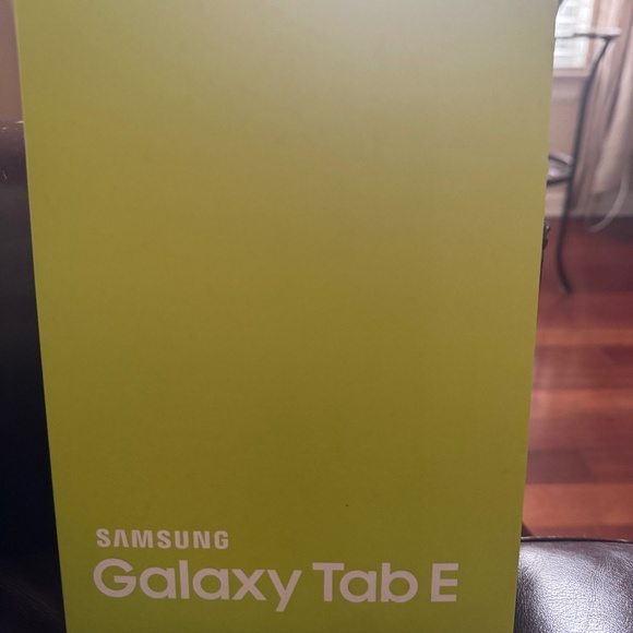 Samsung Galaxy Tab E - Picture 1 of 3
